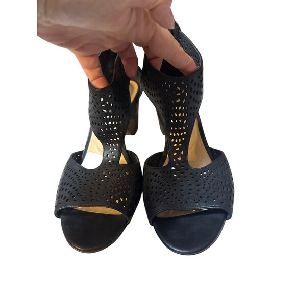 Clarks Sz 9.5Black Perforated Leather Heeled Sandals With Back Zipper Closure - Picture 2 of 7
